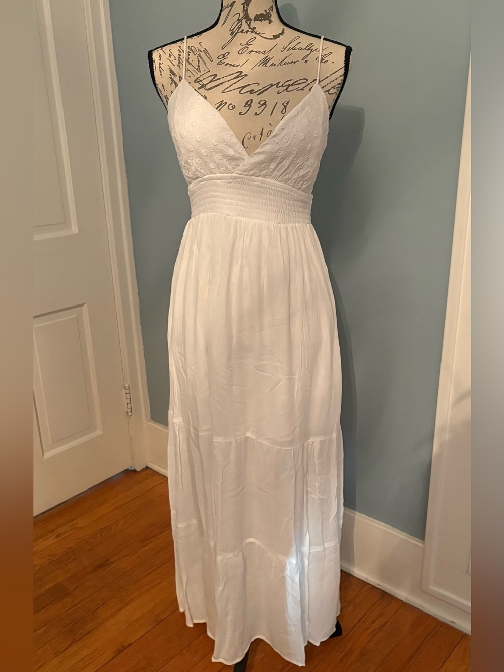 NWT Hollister White V-Neck Maxi Dress with Smocked Waist sz M Petite